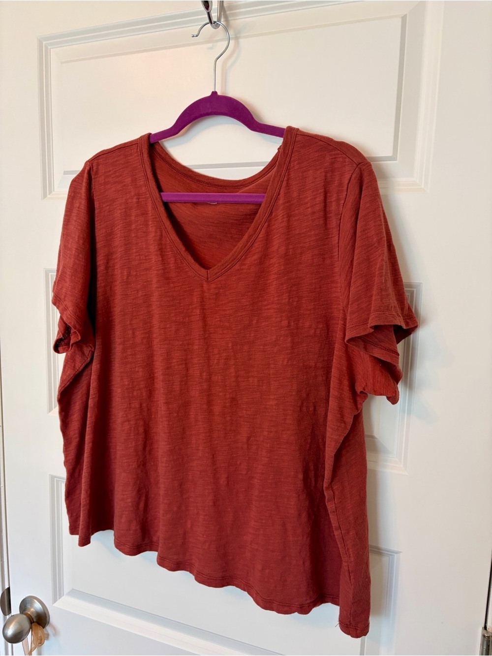 Old Navy V-Neck Short Sleeve Tee in Rust - Picture 3 of 5